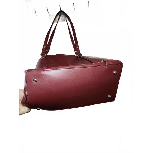 Kelly & Katie Elegant Burgundy Tote Bag - Stylish and Spacious - Picture 4 of 8